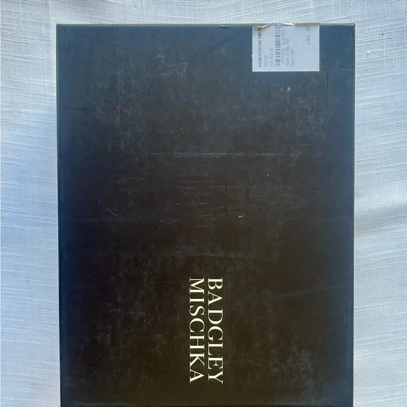 Badgley Mischka Glittering Gold Heels SIZE 7 Brand New - Picture 9 of 9